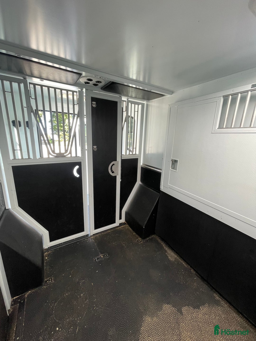 Hästlastbilar  fordon & transport till salu: Hästlastbil Theault låga mil billig skatt stuteri  i Flyinge - Annons 10