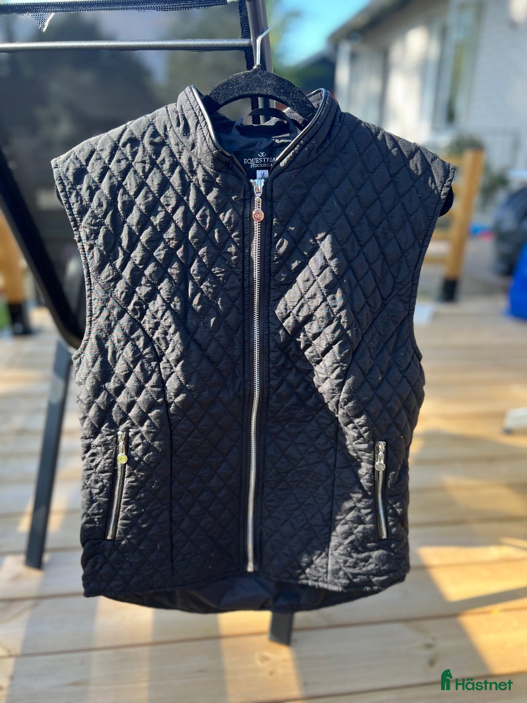 Övrigt Ridkläder ryttarutrustning till salu: Equestrian Stockholm väst i Kristdala - Annons 1