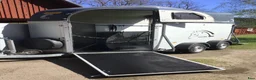 Hästtransporter  fordon & transport till salu: Rymlig och stabil transport - Annons 11