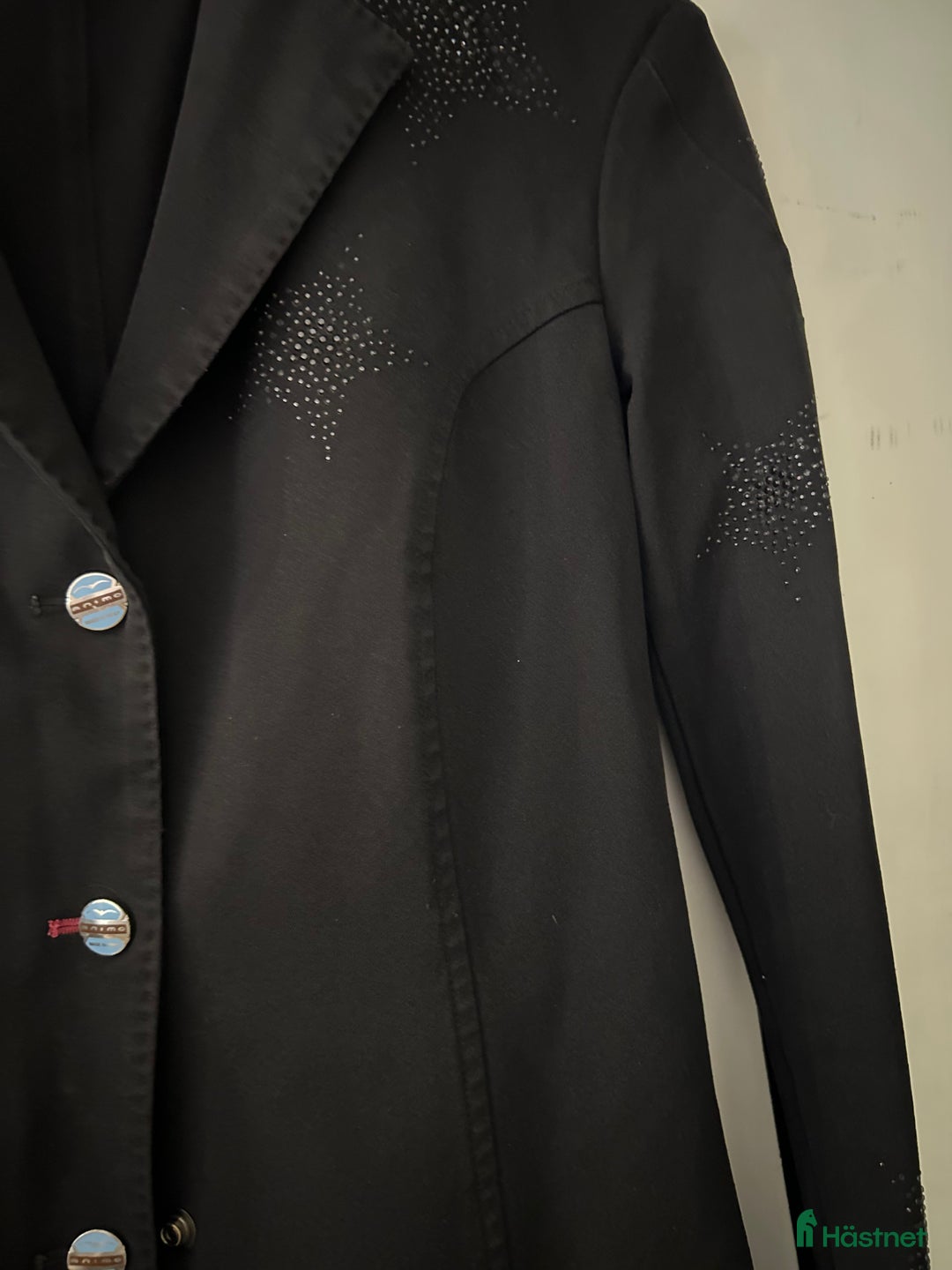 Jackor & Kavajer ryttarutrustning till salu: Animo kavaj med stjärnor i Ytterby - Annons 2