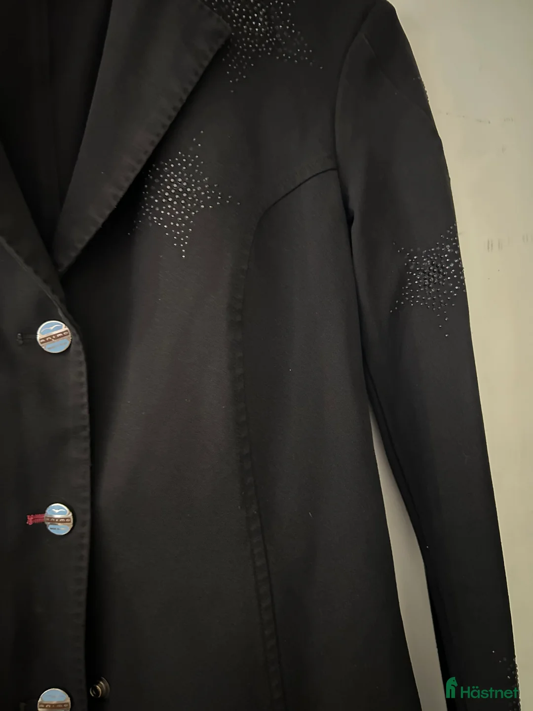 Jackor & Kavajer ryttarutrustning till salu: Animo kavaj med stjärnor i Ytterby - Annons 2