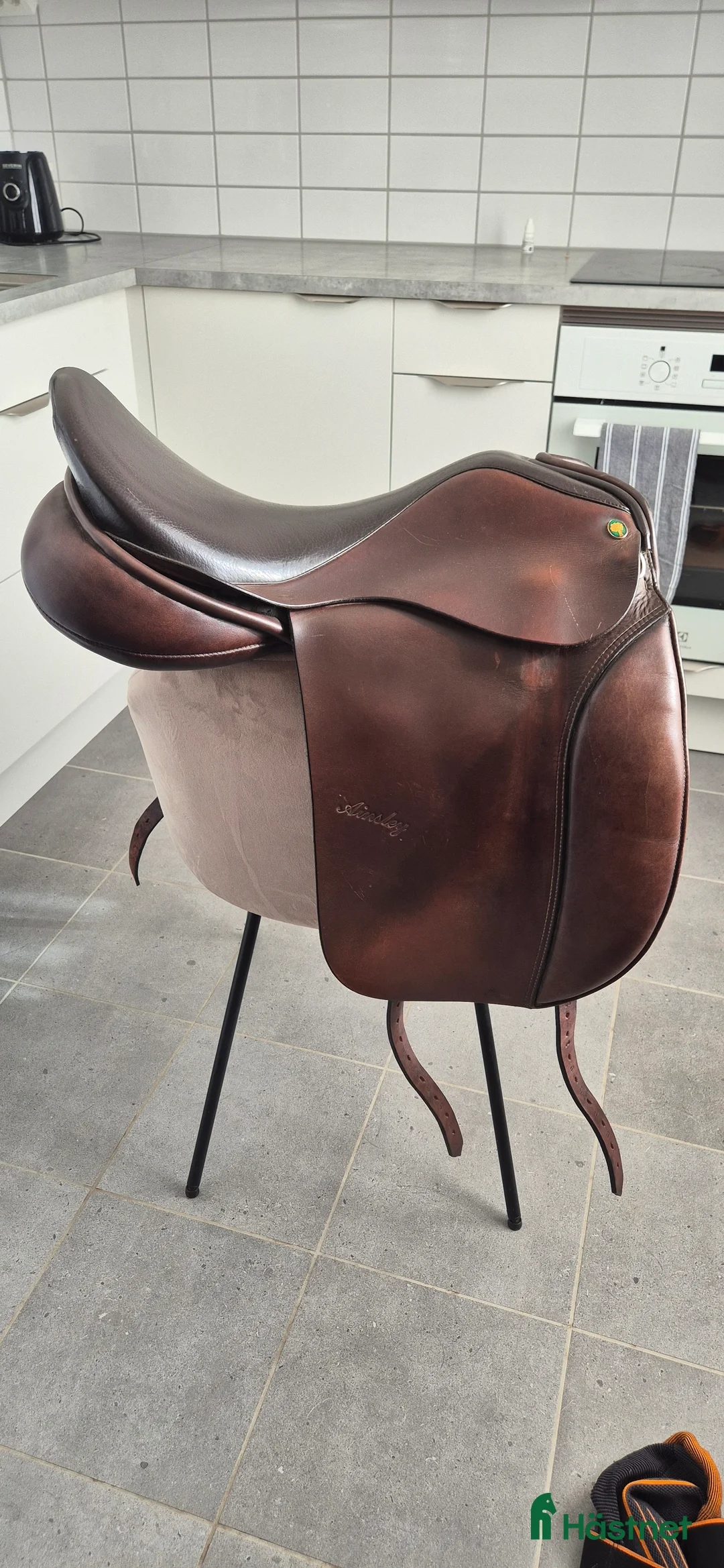 Sadlar hästutrustning till salu: Brun dressyrsadel 18' i Anderslöv - Annons 1