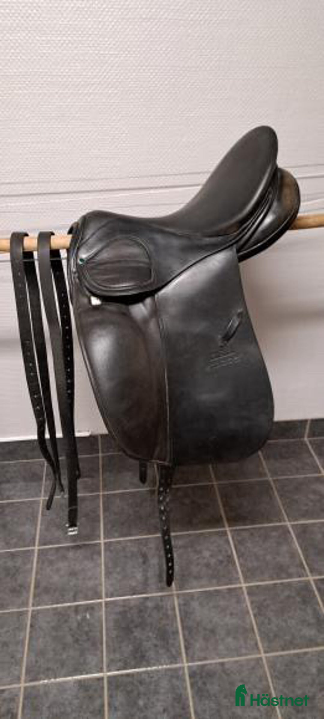 Sadlar hästutrustning till salu: Dressyrsadel 17’ 30 Stübben Scandica i Arvika - Annons 1