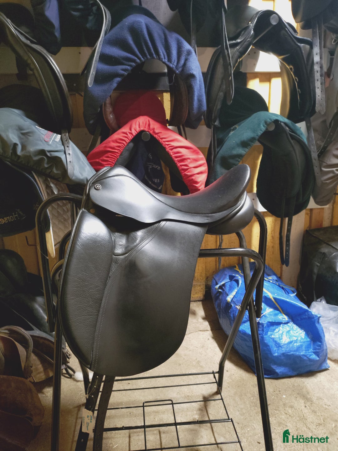 Sadlar hästutrustning till salu: Perfekt första dressyr sadel  i Årsunda - Annons 3