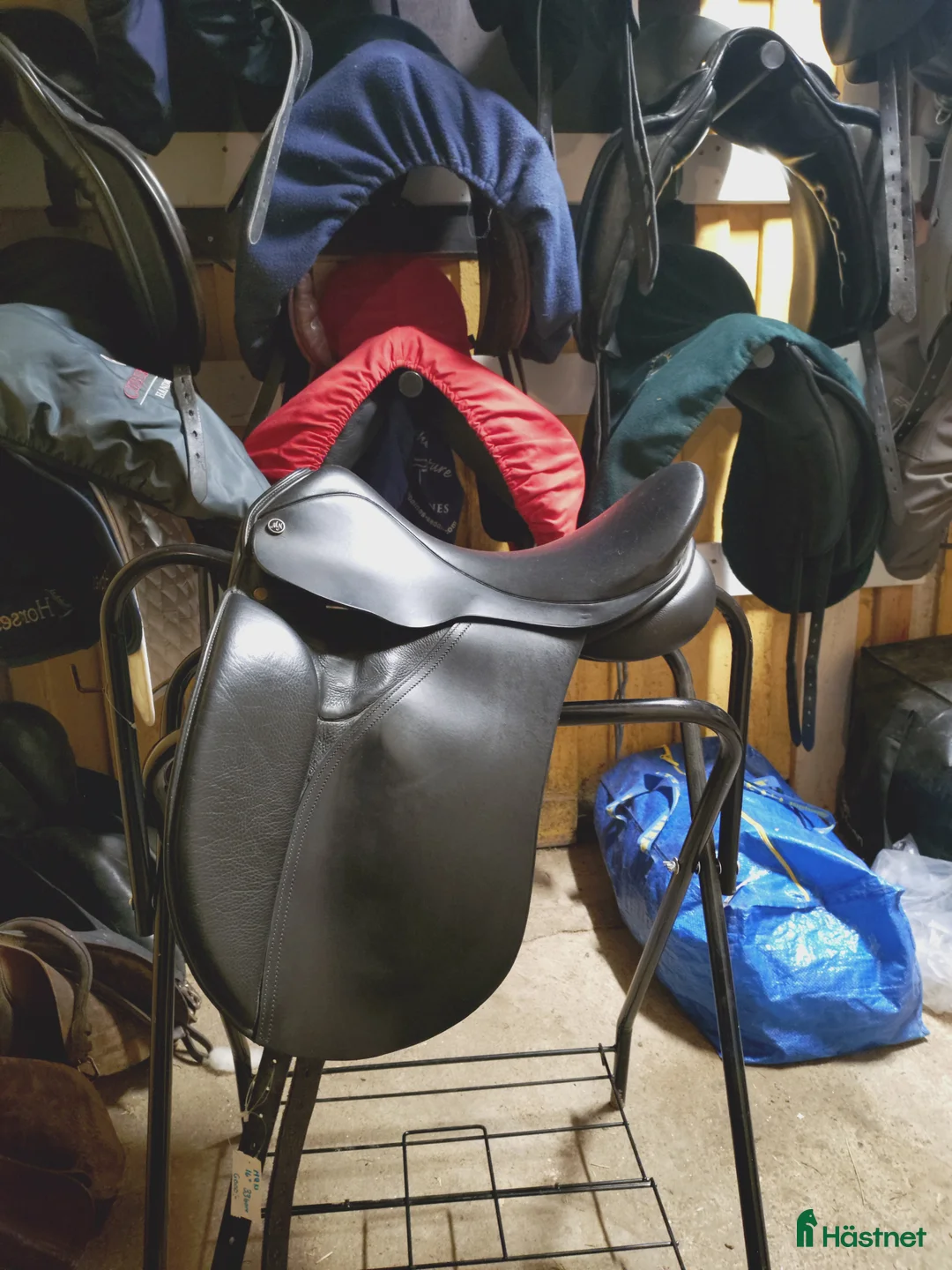 Sadlar hästutrustning till salu: Perfekt första dressyr sadel  i Årsunda - Annons 3