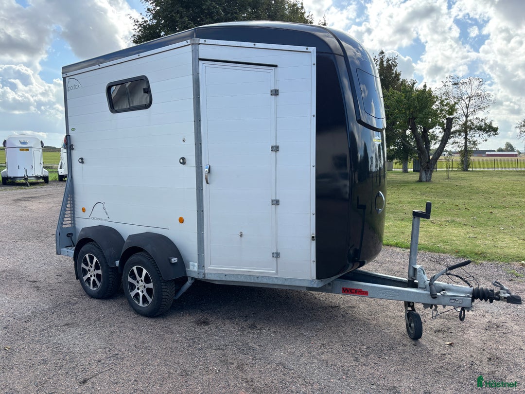 Hästtransporter  fordon & transport till salu: Böckmann Portax Hästtransport i Laholm - Annons 1
