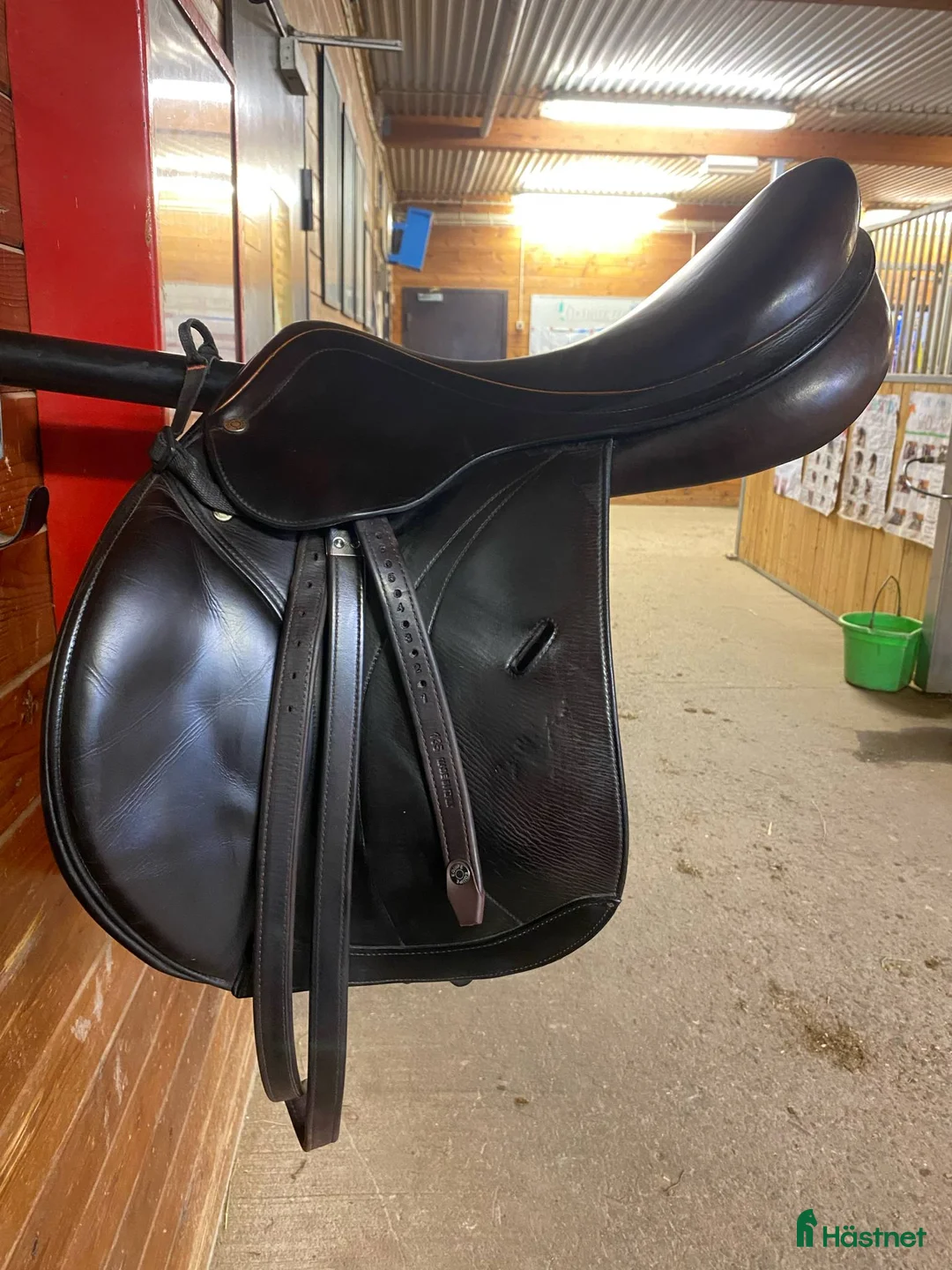 Sadlar hästutrustning till salu: Equipe Linnea hoppsadel i Värmdö - Annons 1