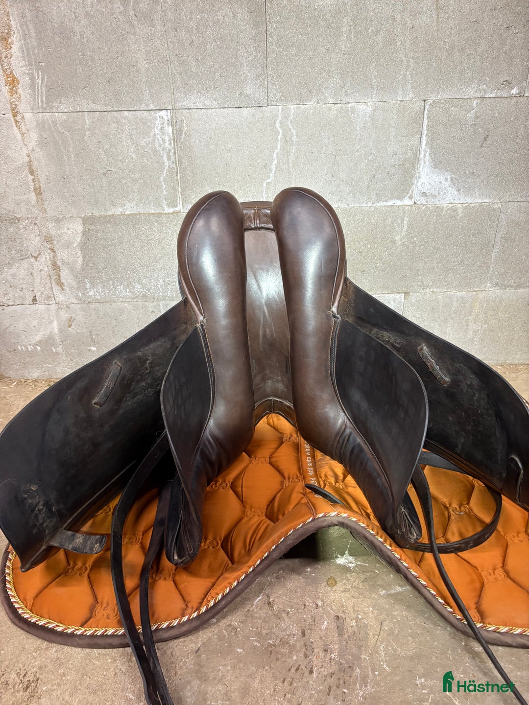 Sadlar hästutrustning till salu: Äldre County Competitor i Vittsjö - Annons 2