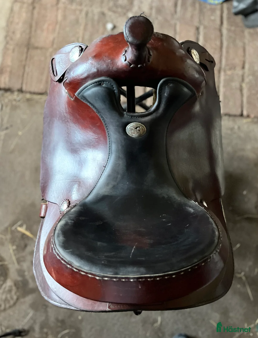 Sadlar hästutrustning till salu: Fin westernsadel säljes i Färjestaden - Annons 3
