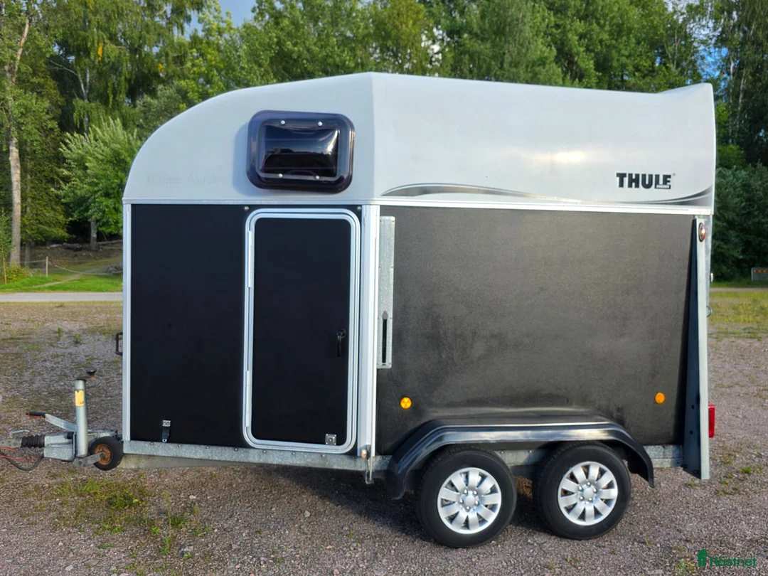 Hästtransporter  fordon & transport till salu: Fin Thule Excellent XT i Gävle - Annons 1