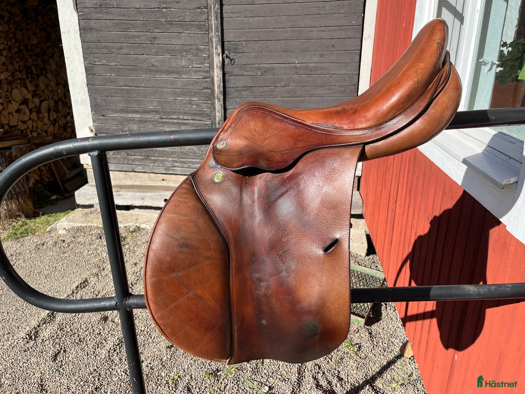 Sadlar hästutrustning till salu: Prestige Golden Star i Uppsala - Annons 1