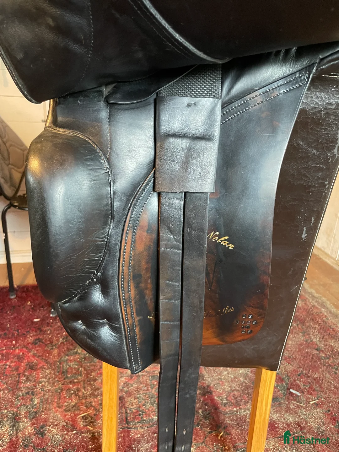 Sadlar hästutrustning till salu: Svart dressyrsadel, 17”, Morris & Nolan i Stenkullen - Annons 5
