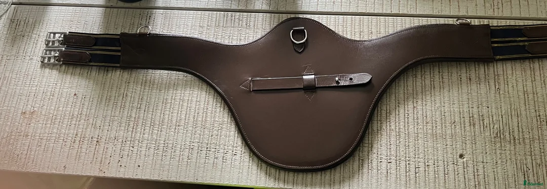Sadeltillbehör hästutrustning till salu: Sadelgjord / hoppgjiord med platta 120 cm - Annons 1