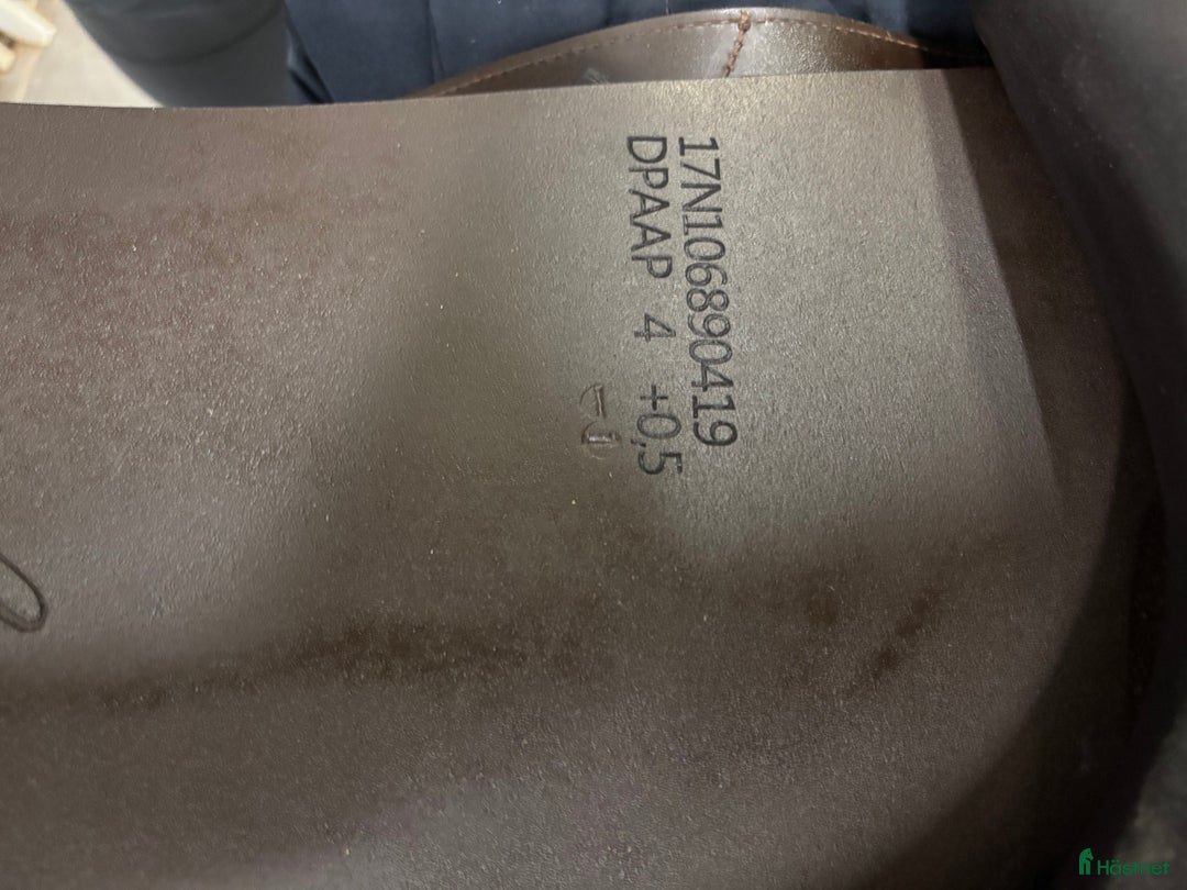 Sadlar hästutrustning till salu: Amerigo Pasuvio - fin dressyrsadel  i Tungelsta - Annons 4