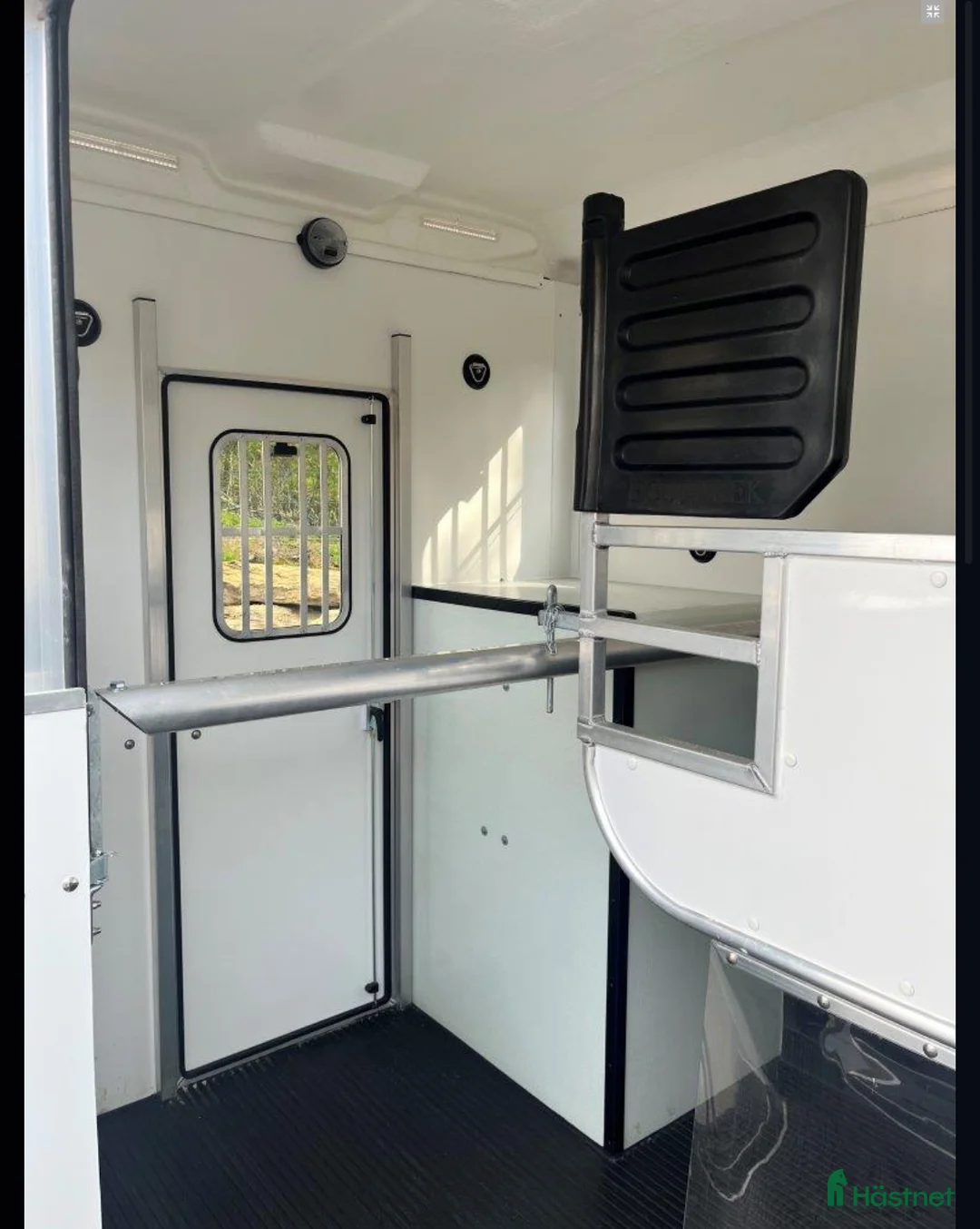 Hästtransporter  fordon & transport till salu: Equi-Trek Night-Treka bodel i Svalöv - Annons 3