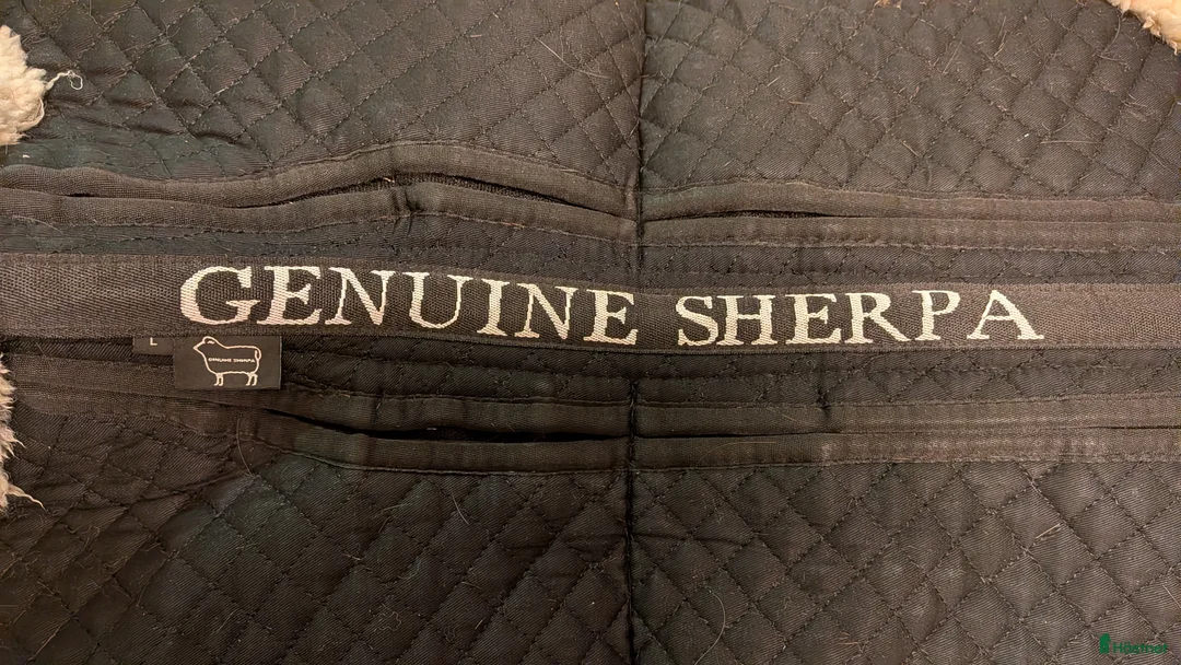 Schabrak & Vojlockar hästutrustning till salu: Pad, sadelpad Genuine sherpa  i Ärla - Annons 2