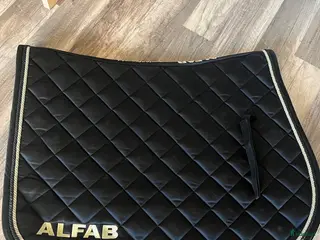 Schabrak & Vojlockar hästutrustning Helt nytt ALFAB schabrak säljes - Annons 1