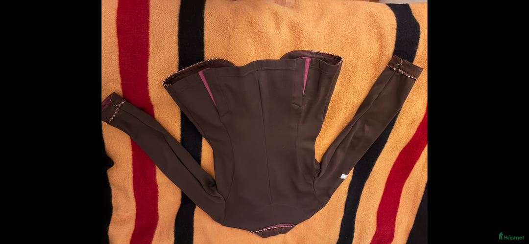 Jackor & Kavajer ryttarutrustning till salu: Brun tävlingskavaj från Animo i Malmö - Annons 2