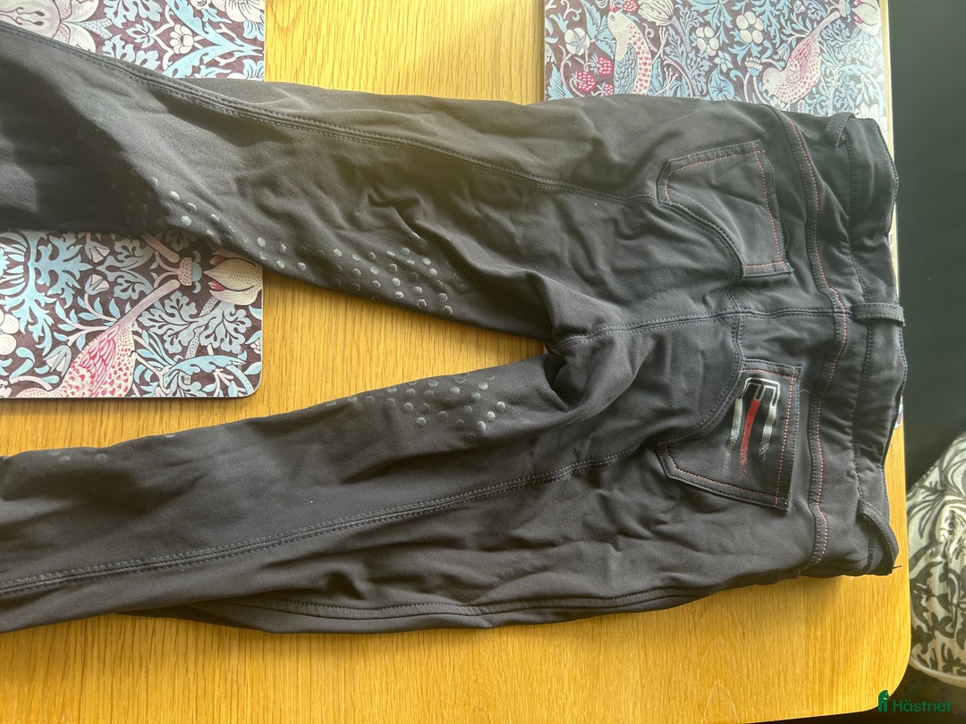 Ridbyxor ryttarutrustning till salu: Ridbyxor, ridkjol  i Flyinge - Annons 1