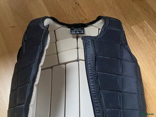 Säkerhetsvästar ryttarutrustning till salu: Säkerhetsväst i mycket bra skick i Älvsjö - Annons 2