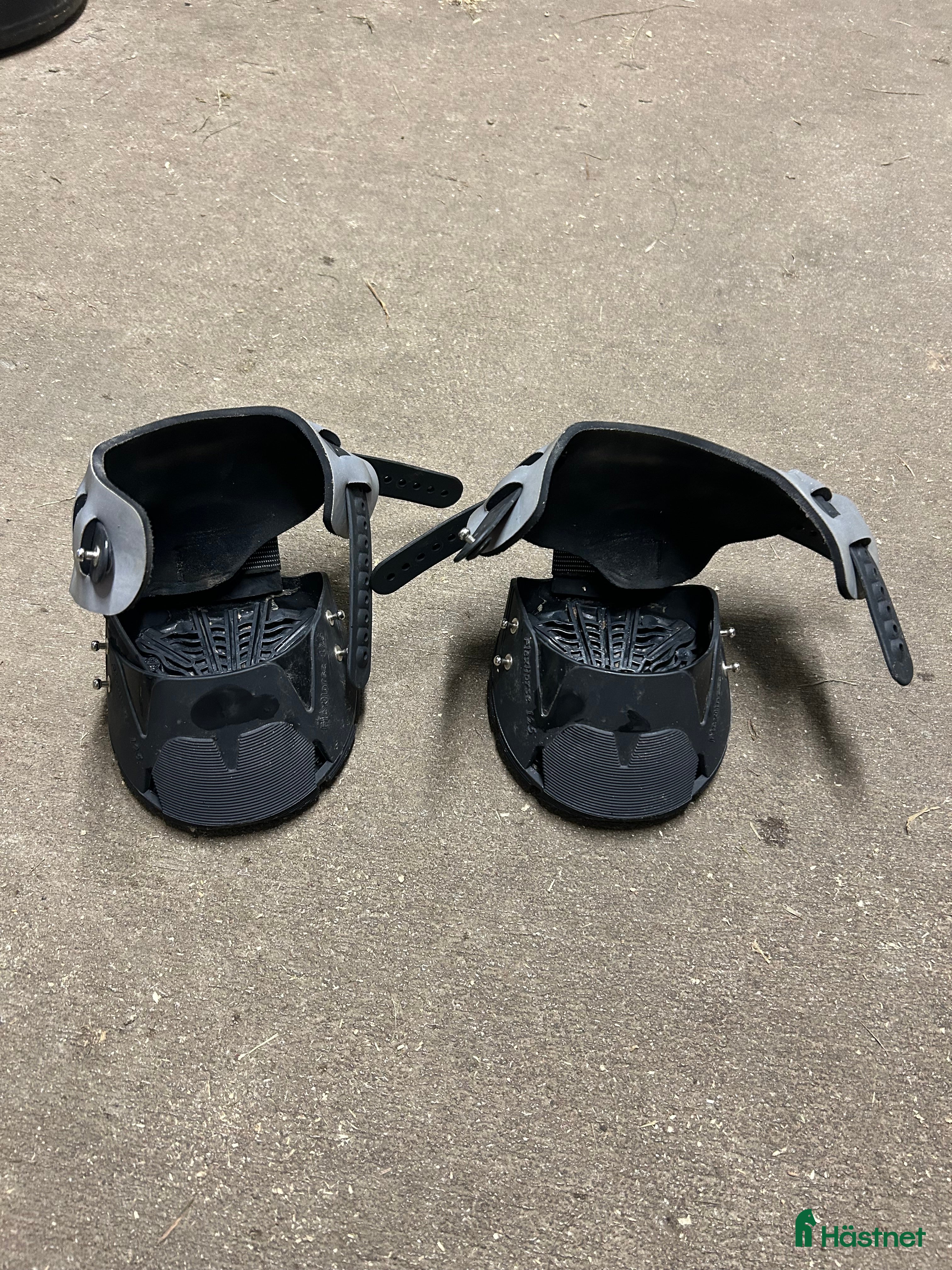 Övrig Hästutrustning hästutrustning till salu: Flex Hoof Boots 125 i nyskick i Älmhult - Annons 24