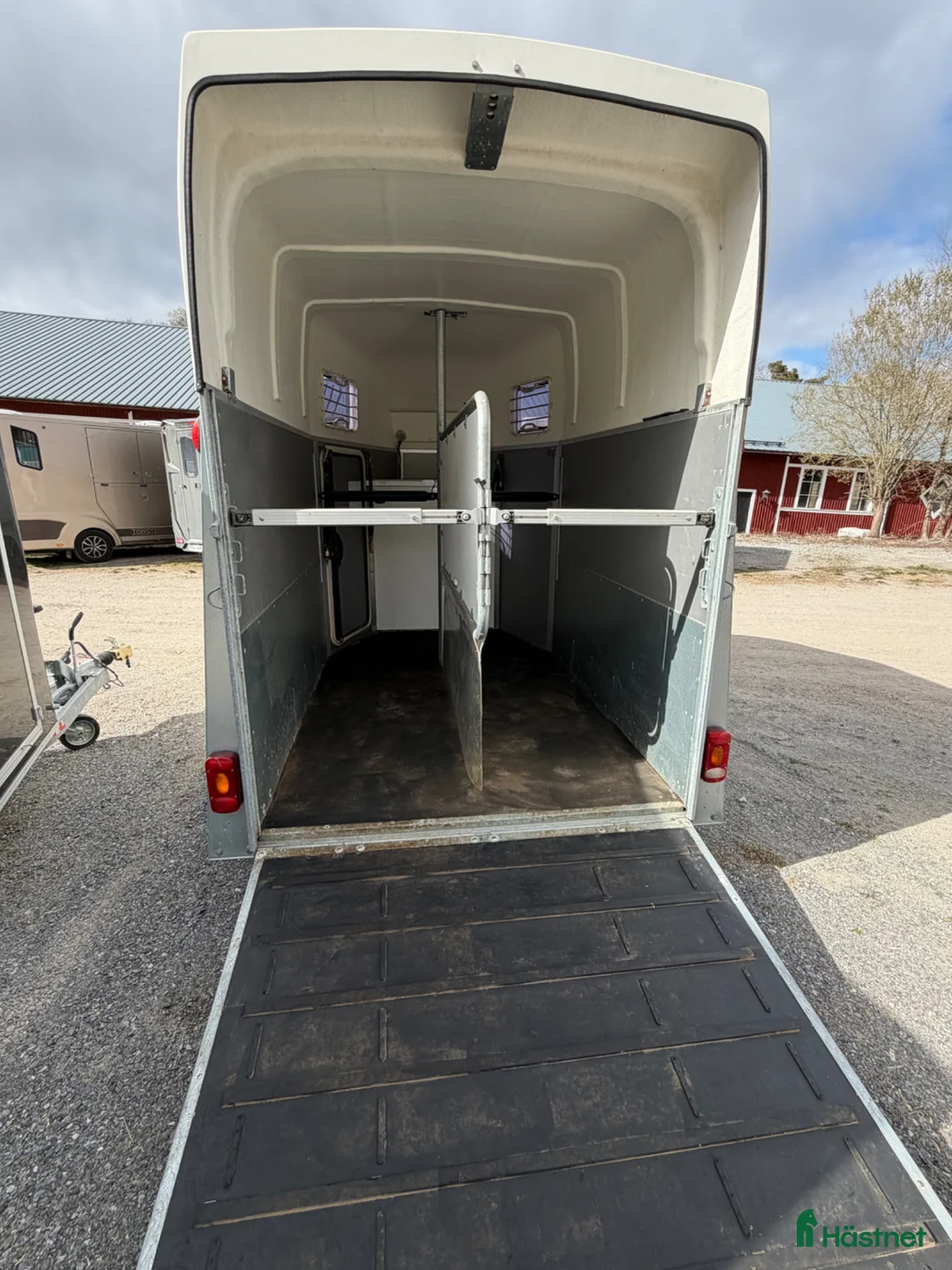 Hästtransporter  fordon & transport till salu: Thule Royal XT, hög lastbilar i Munsö - Annons 2