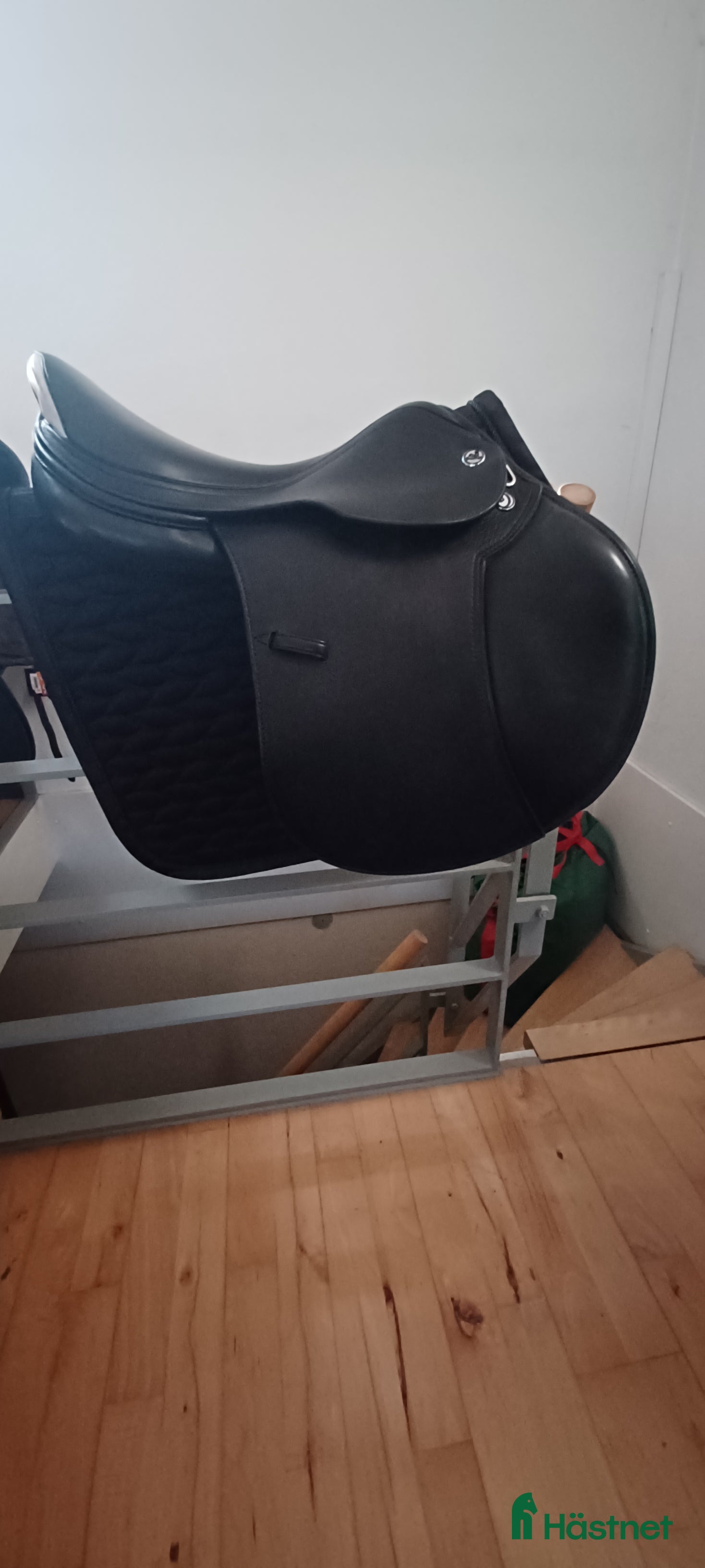 Sadlar hästutrustning till salu: Helt ny prestige i Albertslund - Annons 1