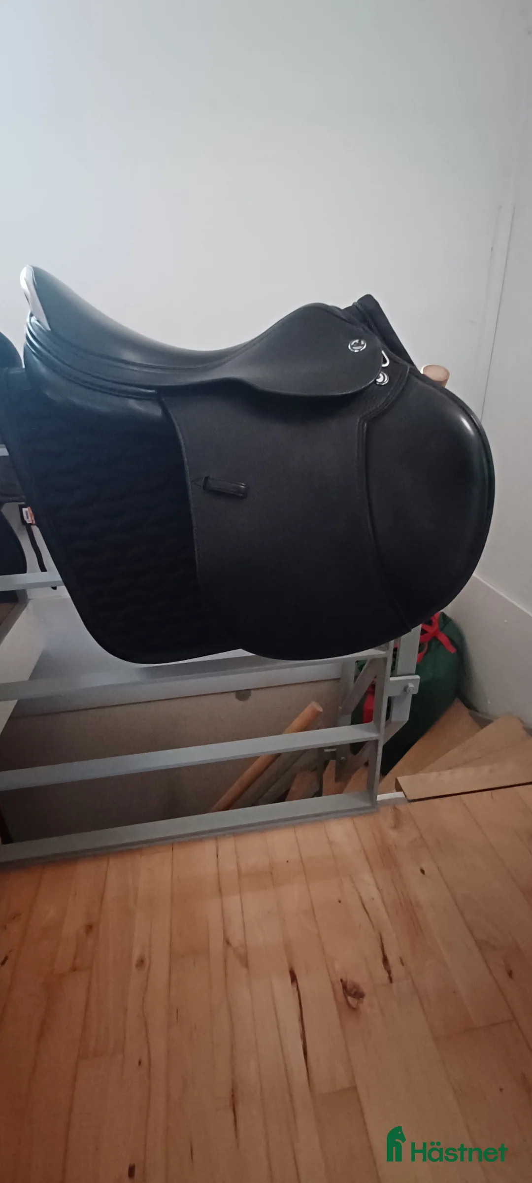 Sadlar hästutrustning till salu: Helt ny prestige i Albertslund - Annons 1