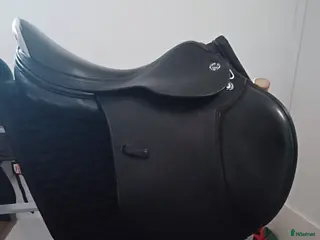 Sadlar hästutrustning till salu: Helt ny prestige i Albertslund - Annons 1