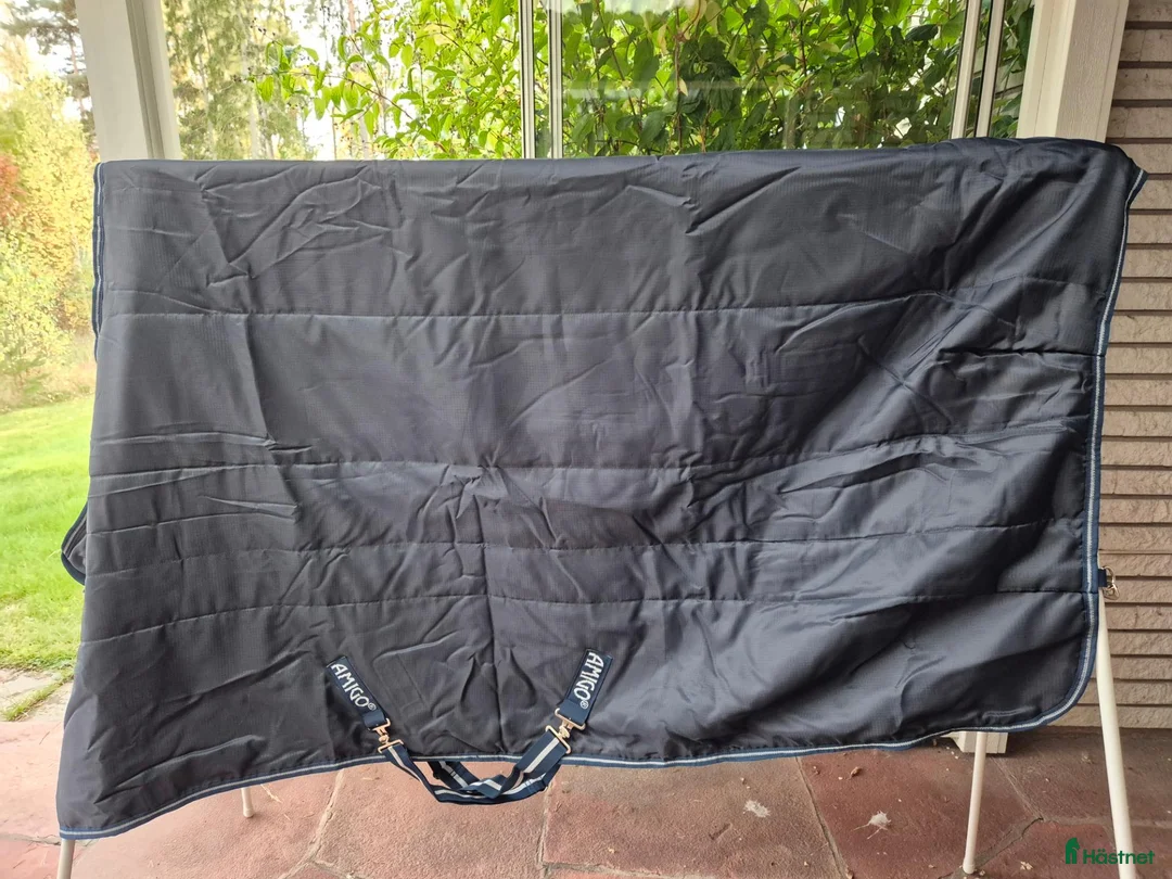 Täcken hästutrustning till salu: Stalltäcke Horseware Amigo 100 g - Annons 2