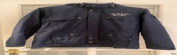 Jackor & Kavajer ryttarutrustning till salu: MH jacka mörkblå stl S i Enköping - Annons 1