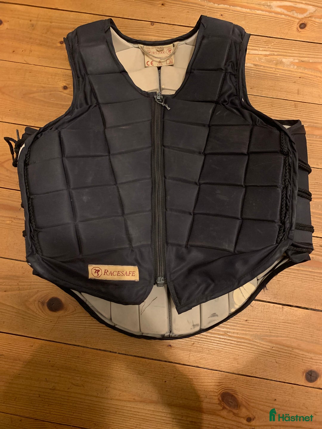 Säkerhetsvästar ryttarutrustning till salu: Racesafe ridväst svart child XL i Glanshammar - Annons 3