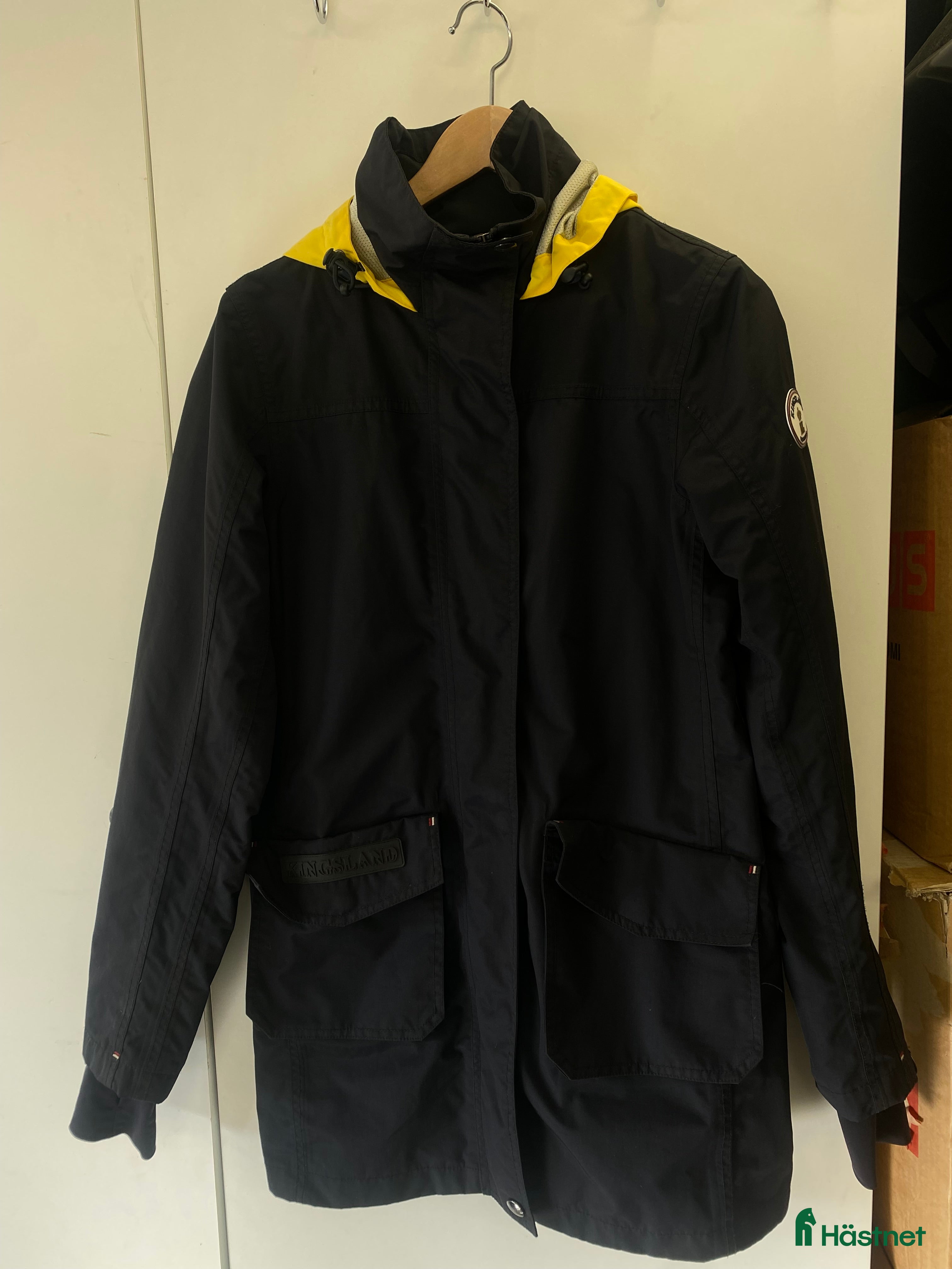 Jackor & Kavajer ryttarutrustning till salu: Marinblå regnjacka  i Upplands Väsby - Annons 7