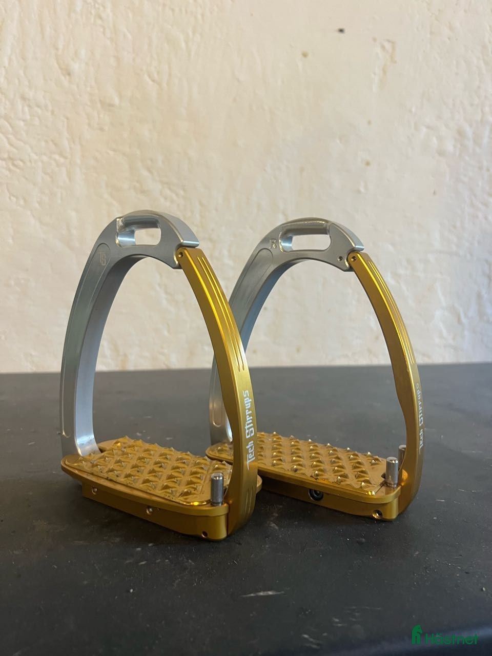 Stigbyglar hästutrustning till salu: Tech stirrup i nyskick i Falköping - Annons 15