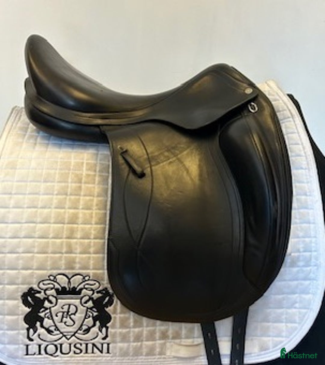 Sadlar hästutrustning till salu: Dressyrsadel Equipe Olympia 18" i Uppsala - Annons 1