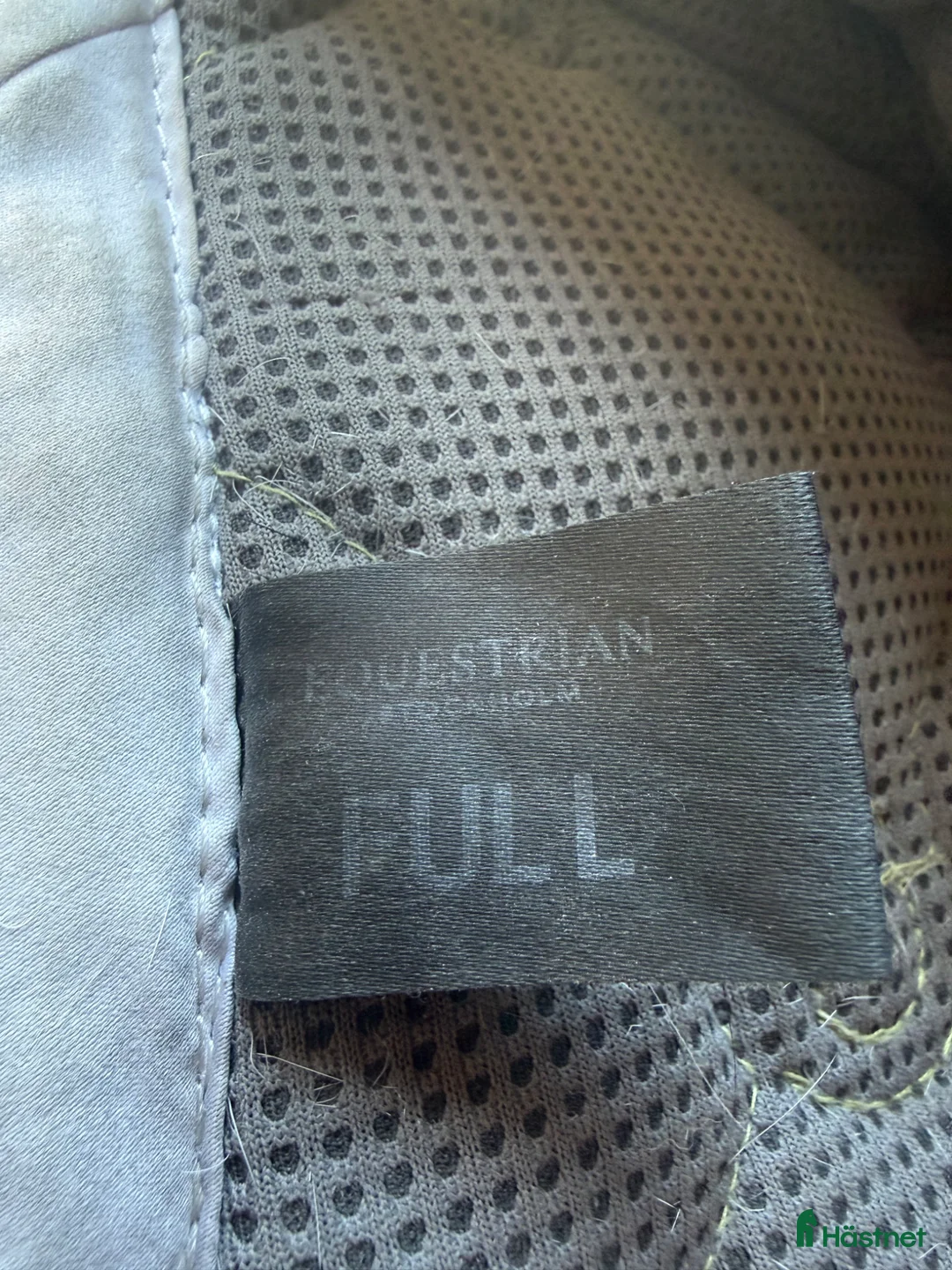 Schabrak & Vojlockar hästutrustning till salu: Gult Equestrian Stockholm schabrak!💛 - Annons 9