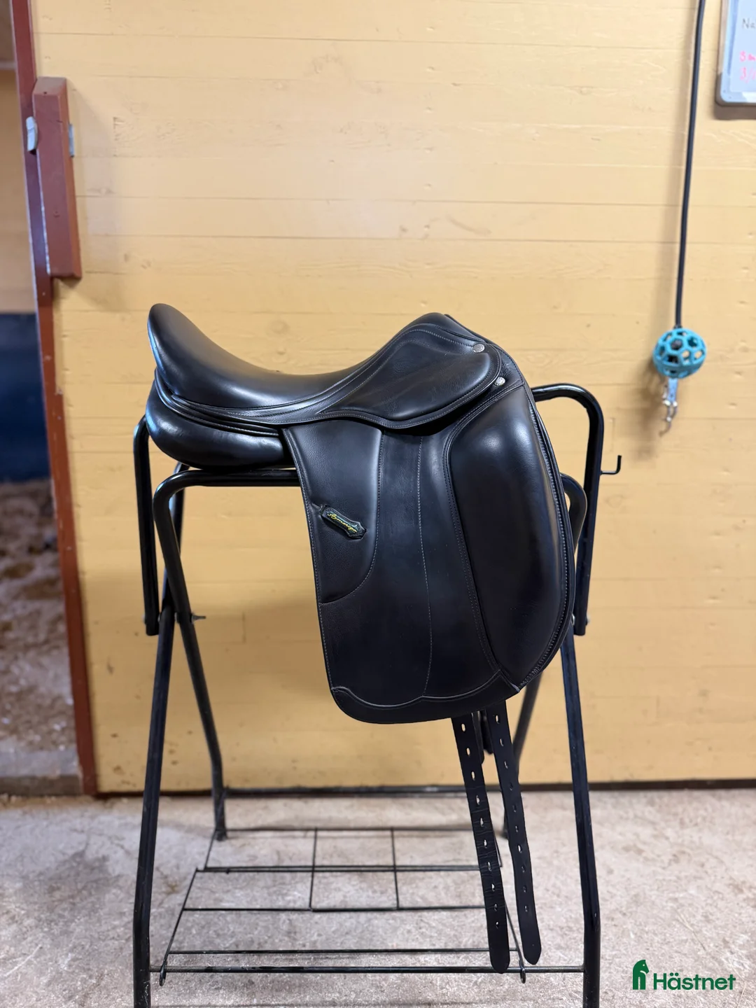 Sadlar hästutrustning till salu: Amerigo Vega Dressyr 17’ i Katthammarsvik - Annons 4