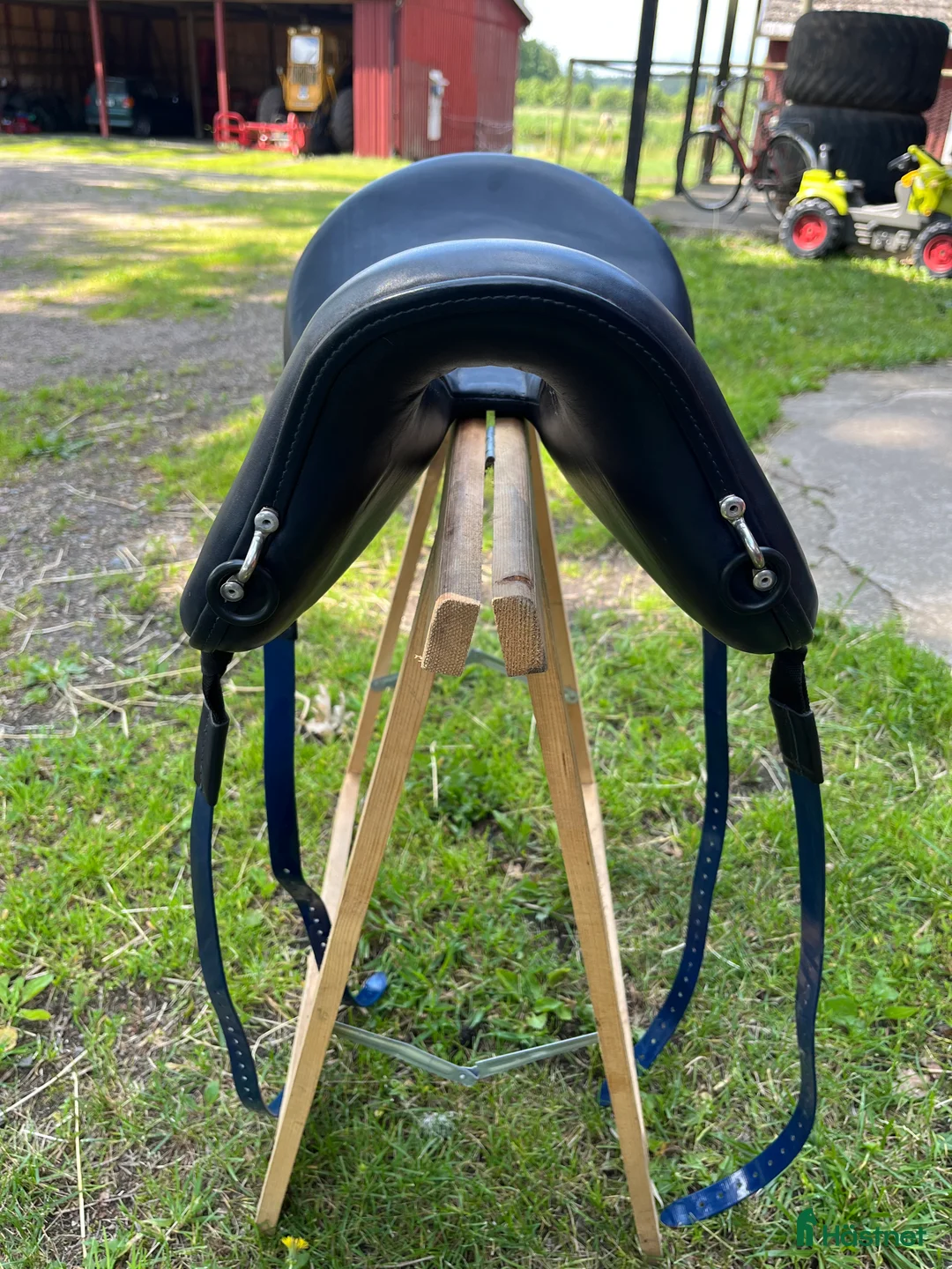Sadlar hästutrustning till salu: Trevlig lättvikts sadel säljes  i Hässleholm - Annons 5