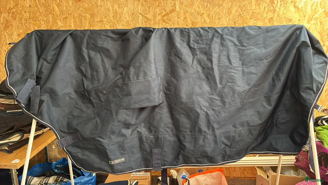 Täcken hästutrustning till salu: Equiline rid-/regntäcke ponny 🌧️🐴 - Annons 1