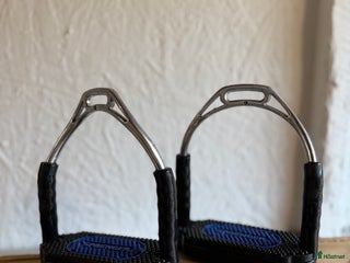 Stigbyglar hästutrustning till salu: Sprenger Bow Balance i Söderhamn - Annons 1