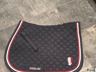 Schabrak & Vojlockar hästutrustning till salu: Fint kingsland schabrak! i Rävlanda - Annons 7