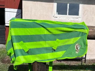 Täcken hästutrustning Täcken 95cm - Annons 4