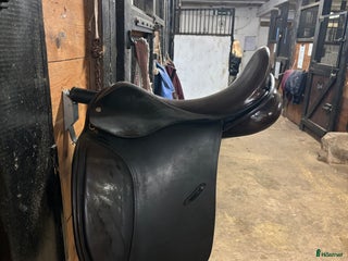 Sadlar hästutrustning till salu: Dressyrsadel Jensen i Sundbyberg - Annons 1