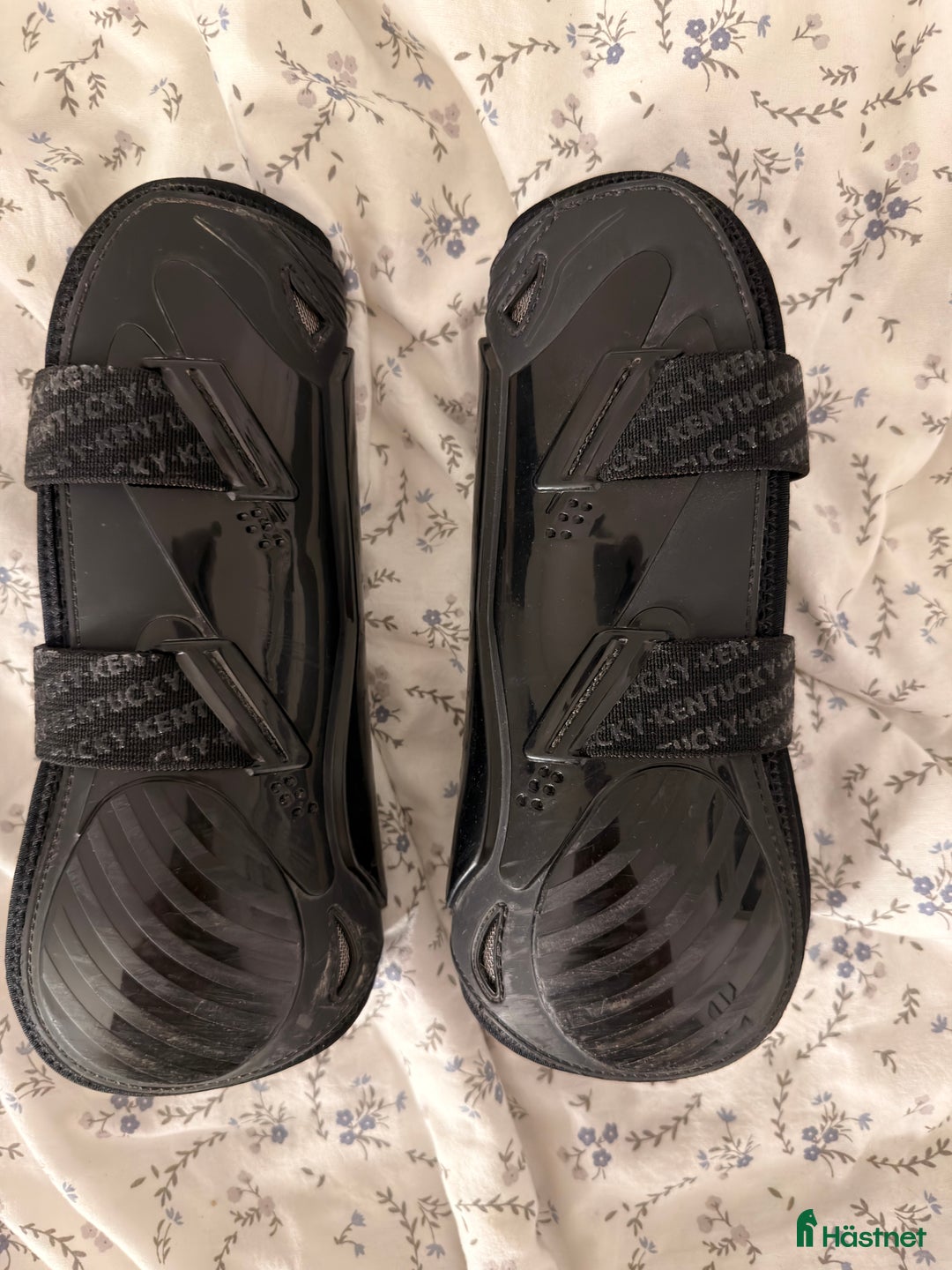 Benskydd hästutrustning till salu: Fram och bakskydd från Kentucky  i Sveg - Annons 2