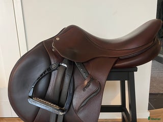 Sadlar hästutrustning till salu: Hoppsadel i mycket fint skick i Allerum - Annons 1