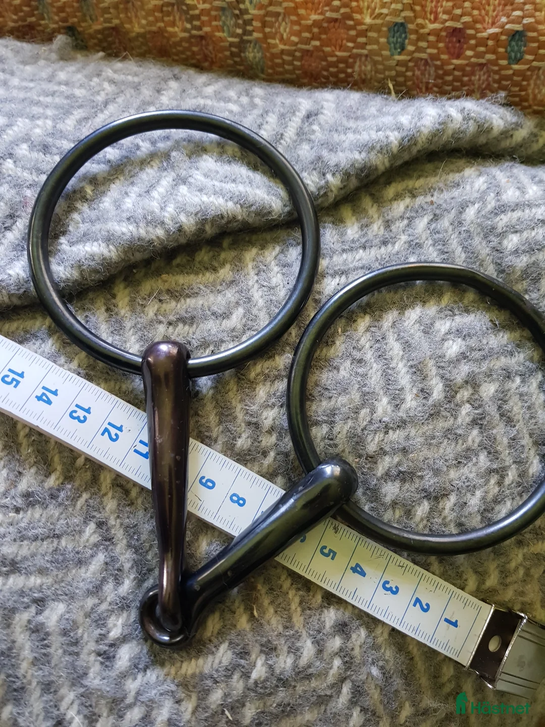 Bett hästutrustning till salu: SÅLD - Tvådelat bett med stora ringar - Annons 2