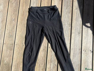 Ridbyxor ryttarutrustning till salu: Fina ridbyxor i Tyresö - Annons 4