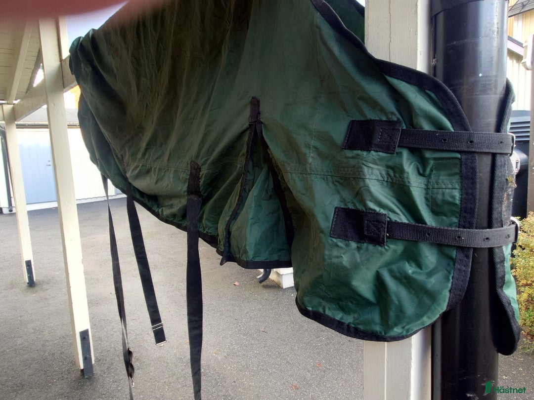 Täcken hästutrustning till salu: Fräscht grönt hästtäcke  i Kista - Annons 8