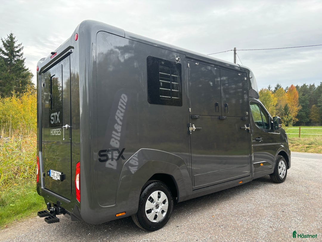 Hästlastbilar  fordon & transport till salu: STX 3-Sits Stuteri 2025 Nya uppdaterade Renault  i Mariefred - Annons 2