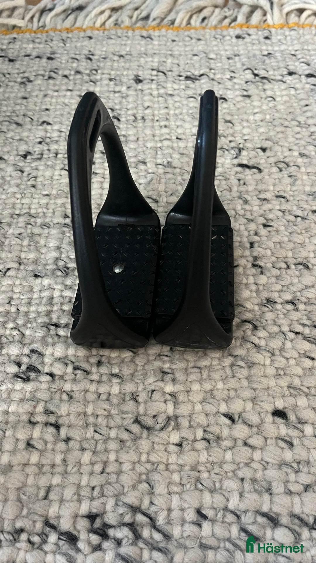 Stigbyglar hästutrustning till salu: Stigbyglar i Hammarö - Annons 3